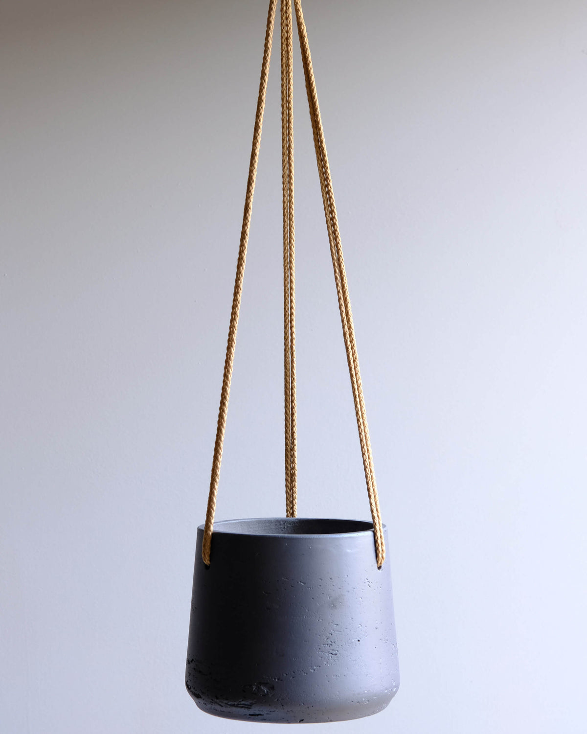 Hanging Curved Pot - Charcoal